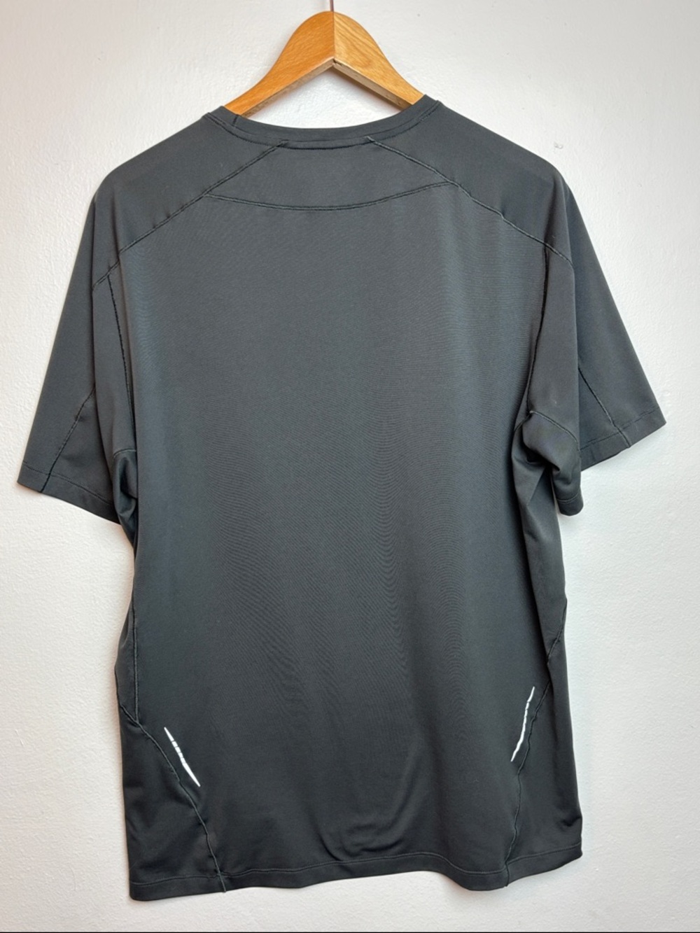 Arc'teryx Men's Large Technical Performance Short-Sleeve T-Shirt Charcoal Gray - Picture 2 of 8